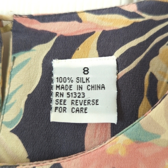 Chaus 90's Vintage 100% Silk Light Floral Short Sleeve Round Neck Blouse Gray 8 - Picture 5 of 11